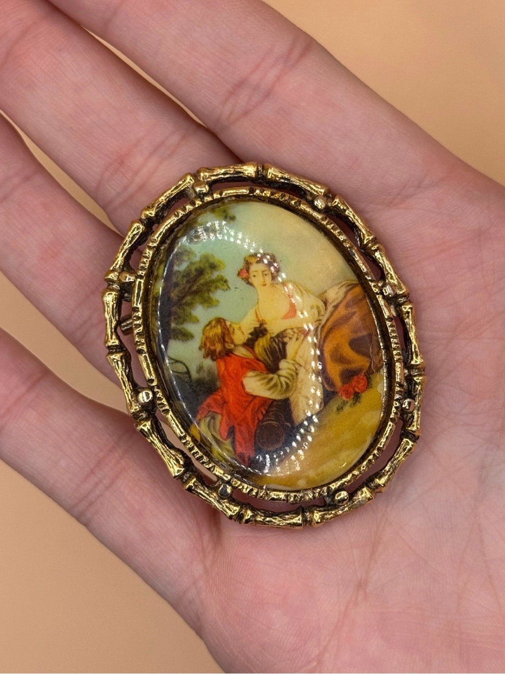 Gold-Tone Vintage Courting Couple Portrait Oval Brooch